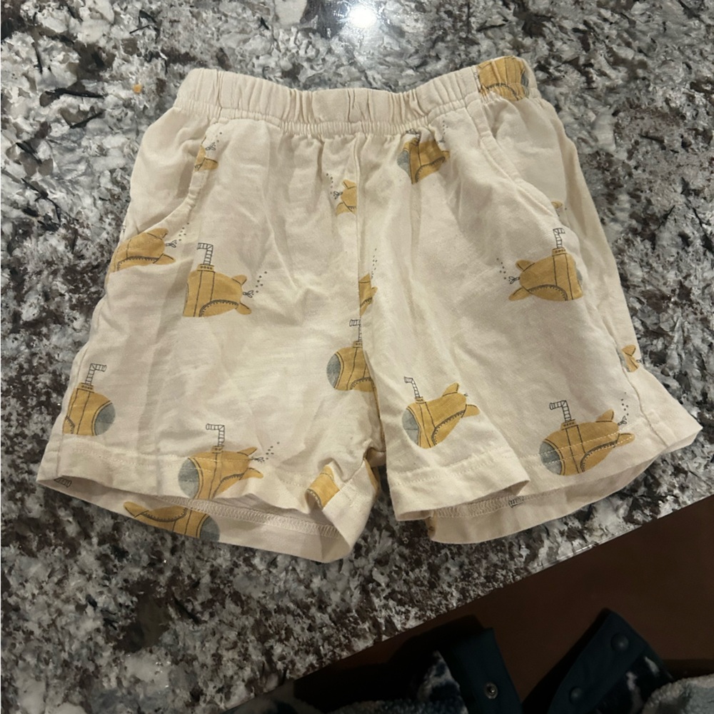 Rylee + Cru Kids Cream Submarine Shorts with Yellow Graphic - size 4-5 yr - Picture 9 of 10
